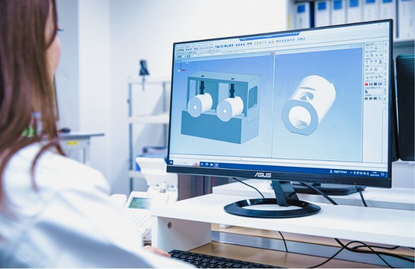 「3D iCAD SX」を操作している様子