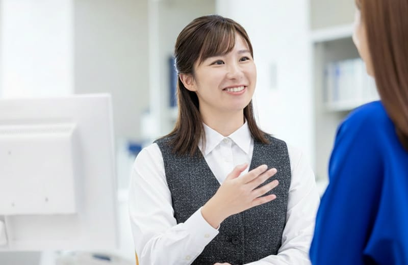 笑顔の営業アシスタント