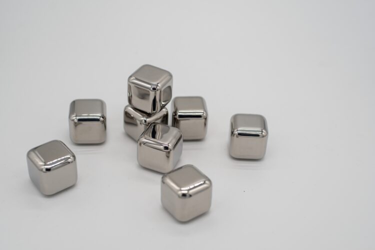 製造業の課題を解決するステンレスの種類と見分け方を紹介