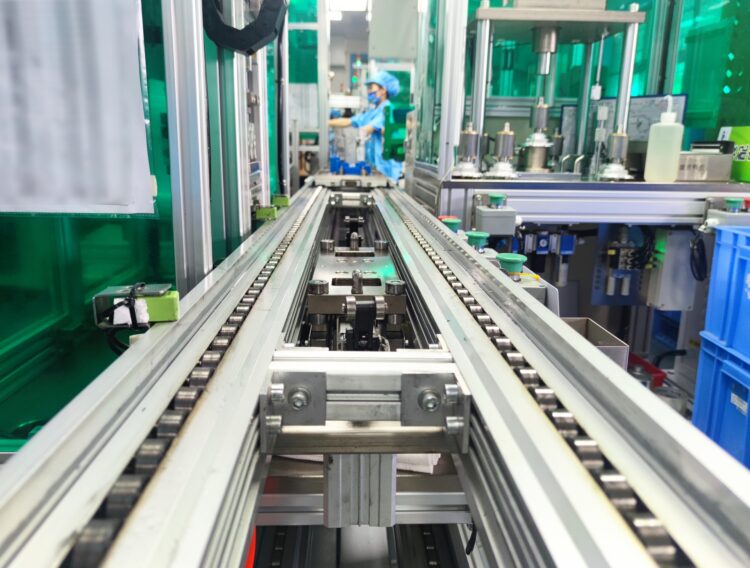 搬送機の導入で製造現場の課題を解決！おもな種類や選び方を紹介